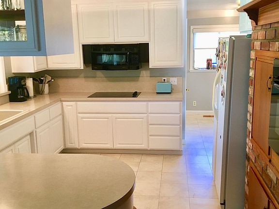 3rd image of 28 Campbell Ln