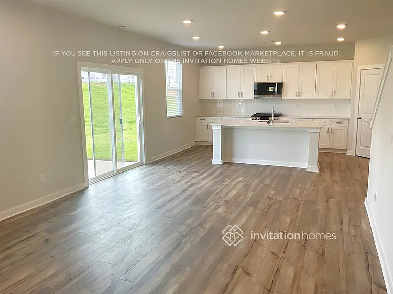 810 Olde England Dr — Photo 3