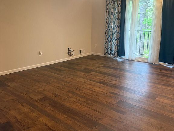 5th image of 217 Colonial Ct