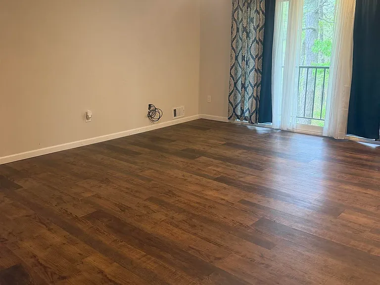 217 Colonial Ct — Photo 5