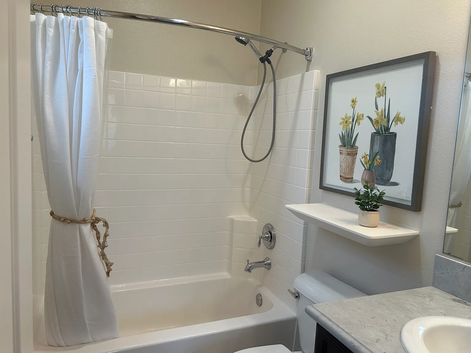 5 bed, 2751 sqft, $1,100 — Photo 1
