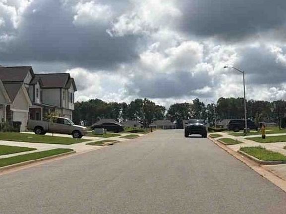 Exterior Neighborhood (street photo)