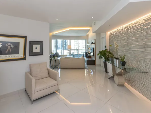 60 SW 13th St APT 2424, Miami, FL 33130