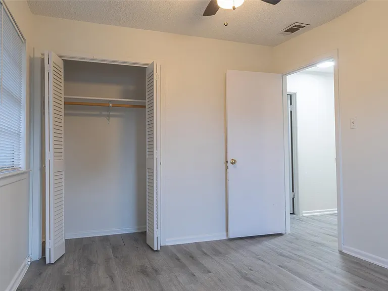 1430 N State Highway 46 — Photo 13