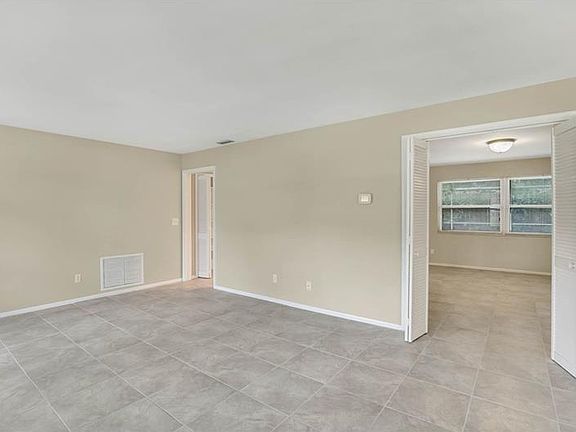 5th image of 510 Seacrest Dr