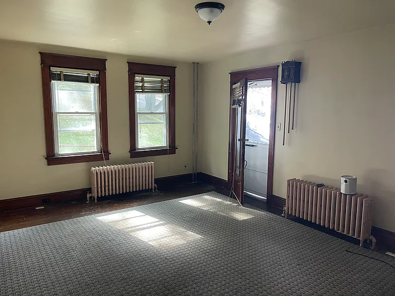 637 Montclair Ave — Photo 6
