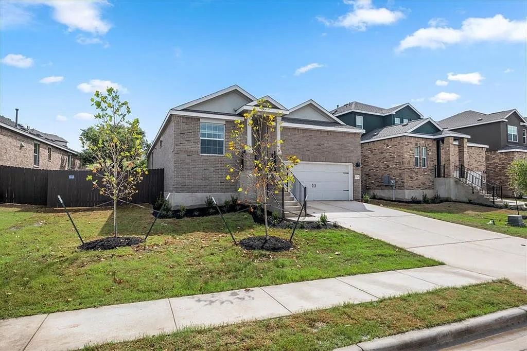 4 bed, 2022 sqft, $2,350 — Photo 3