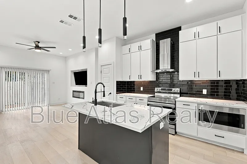 3 bed, 2.5 bath, 1512 sqft, $2,495 — Photo 4