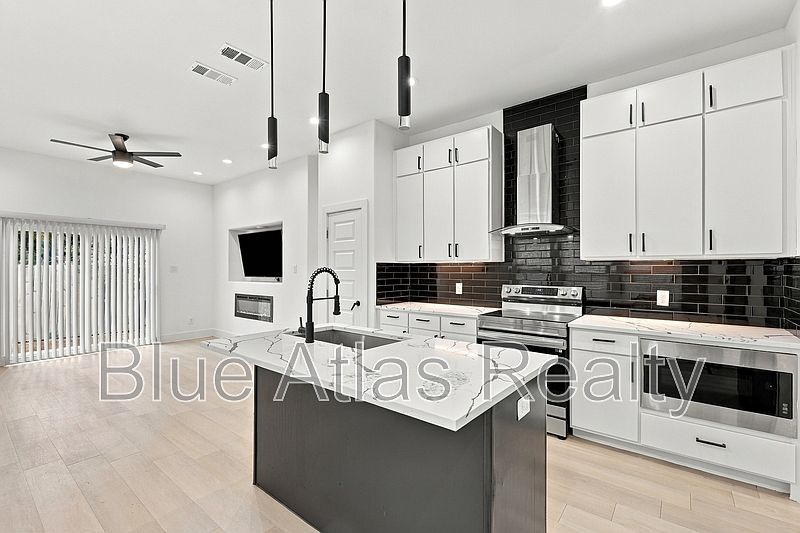 1st image of 2215 Bethurum Ave