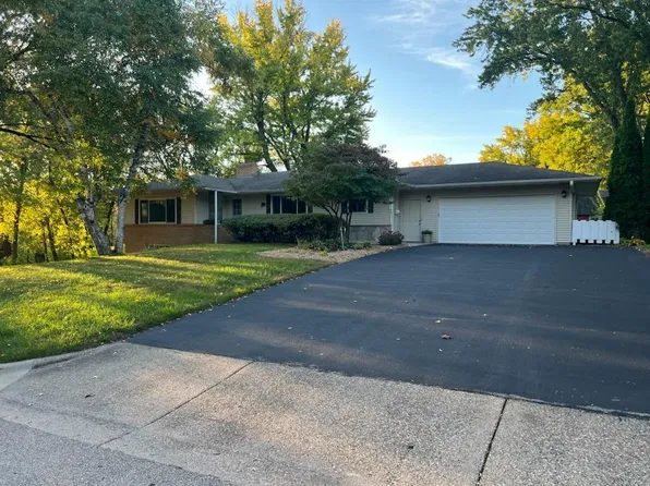 12916 Harmony Cir, Burnsville, MN 55337