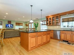 85 Suffolk Ln, Garden City, NY 11530