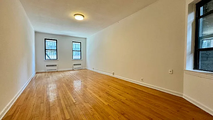 Rented by HOLTON REAL ESTATE INC. | media 9