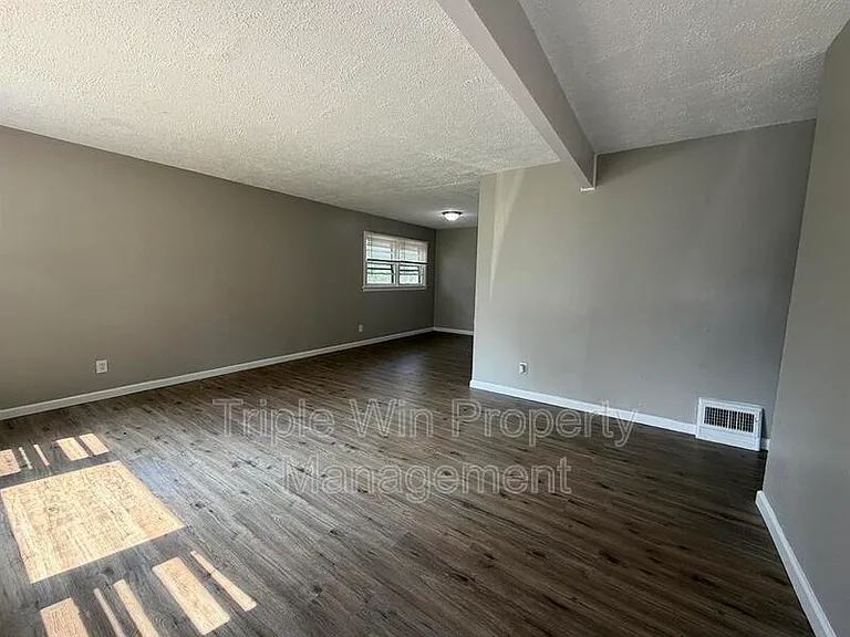 1113 Highmont Dr — Photo 5