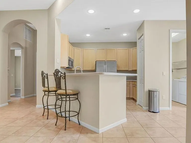 6731 Southport Dr — Photo 2