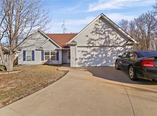 1007 SW Blue Branch Dr, Grain Valley, MO 64029