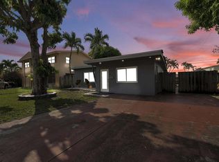 6824 SW 5th St, Hollywood, FL 33023