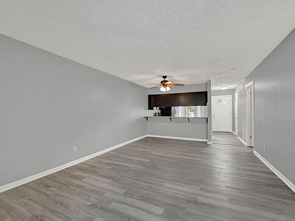 4th image of 504 Park Manor Cir