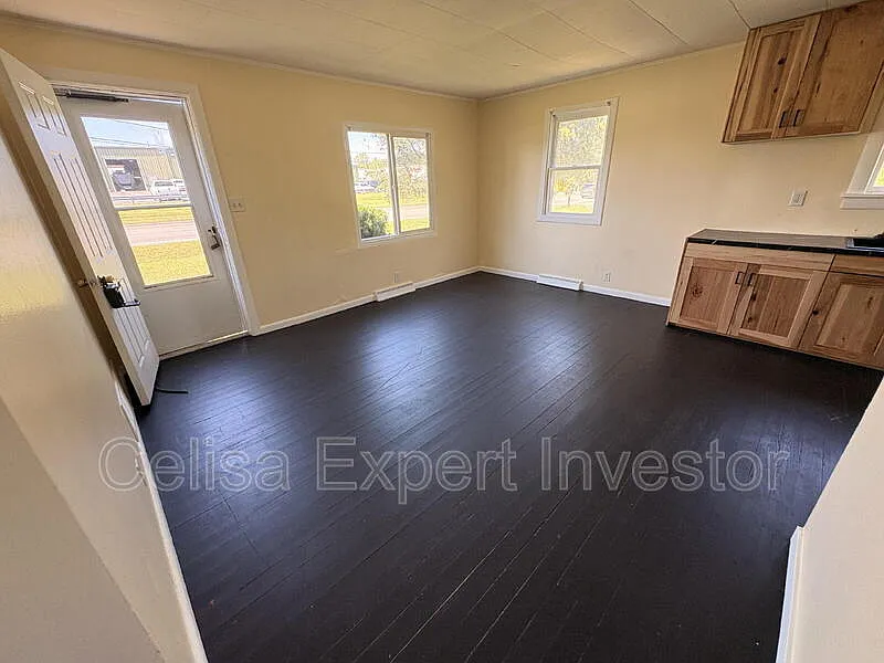 2 bed, 1.0 bath, 648 sqft, $1,275 — Photo 2