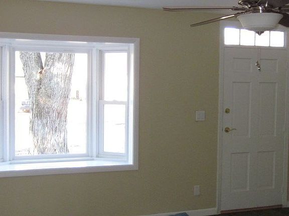 3rd image of 2323 Manitoba Dr