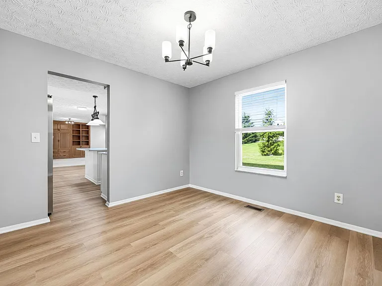 3033 Jamestown Dr — Photo 8