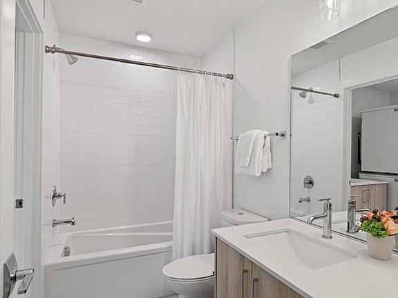 4th image of 10841 11th Ave NE