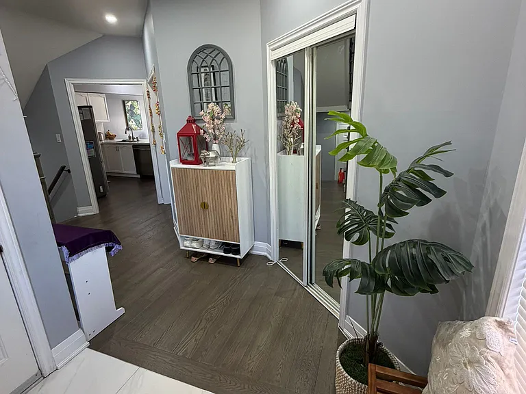 7549 Doverwood Dr — Photo 3