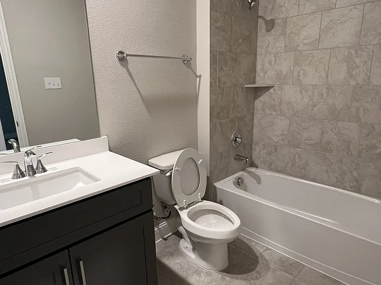 725 Amalfi Way — Photo 2
