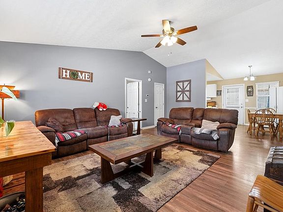 4th image of 328 Highland Dr