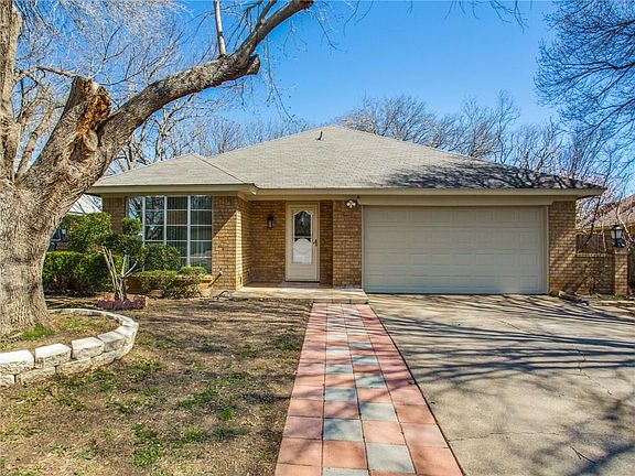 2nd image of 3840 Blue Grass Ln