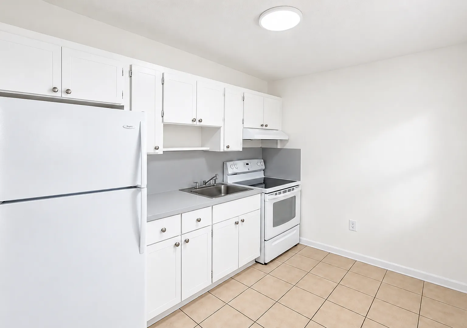 Danielle Apartments — Photo 3
