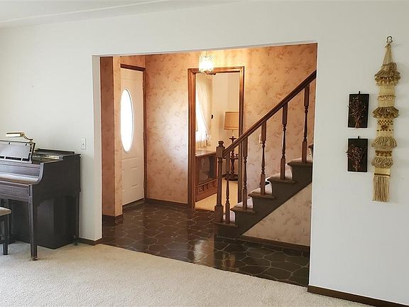 4th image of 37646 Pocahontas Dr