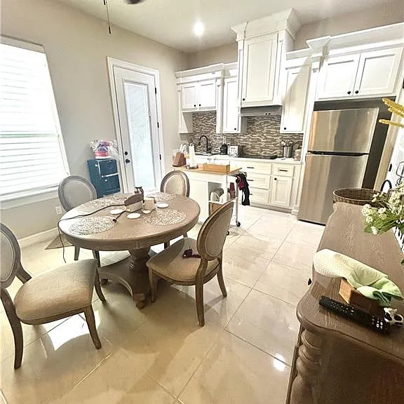 1329 N Cesar Chavez Rd — Photo 4