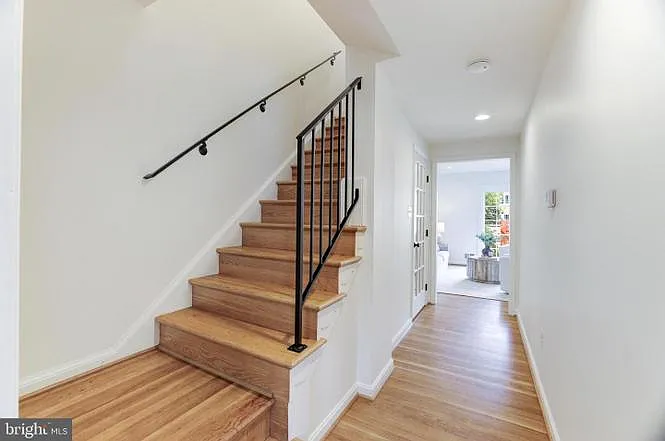 1149 Colonial Rd — Photo 17