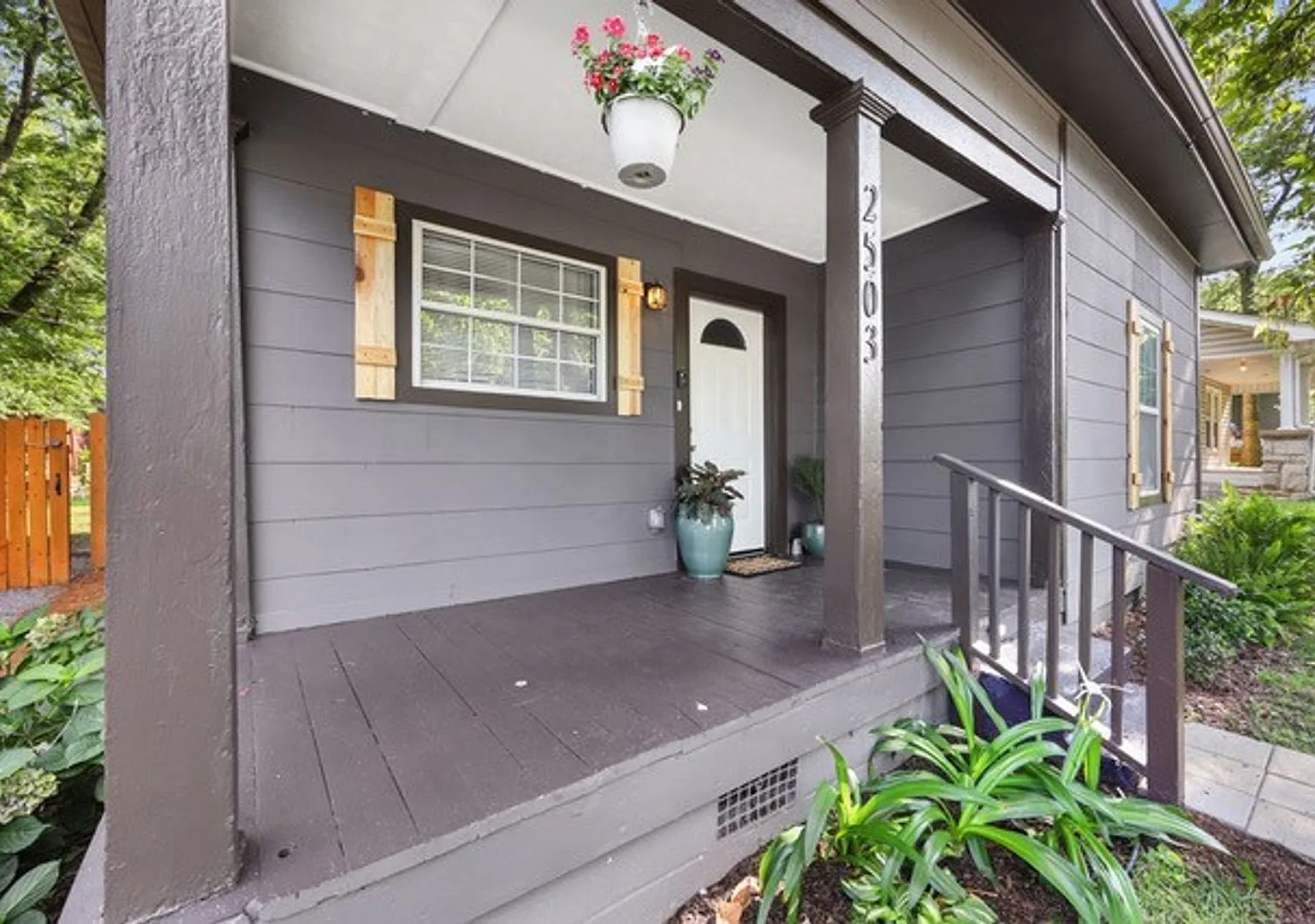 3 Bedroom 1 bath Bungalow — Photo 2