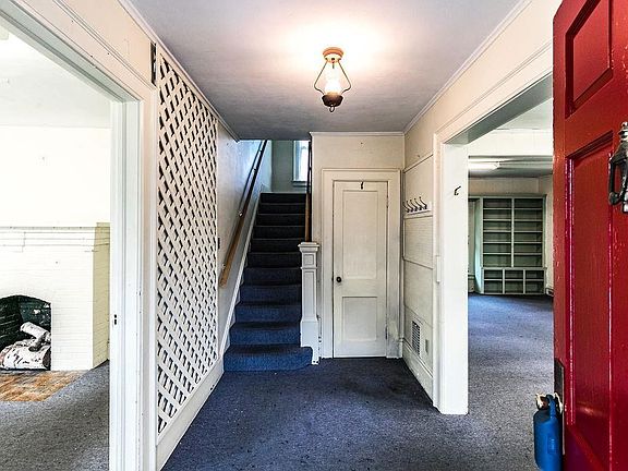 4th image of 115 Chapel St