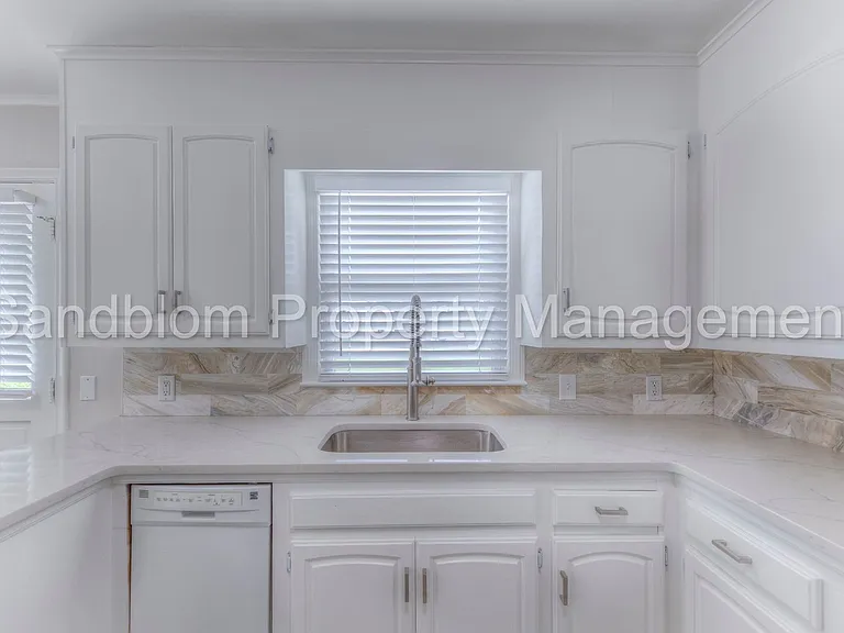 5169 S Troost Ave — Photo 9