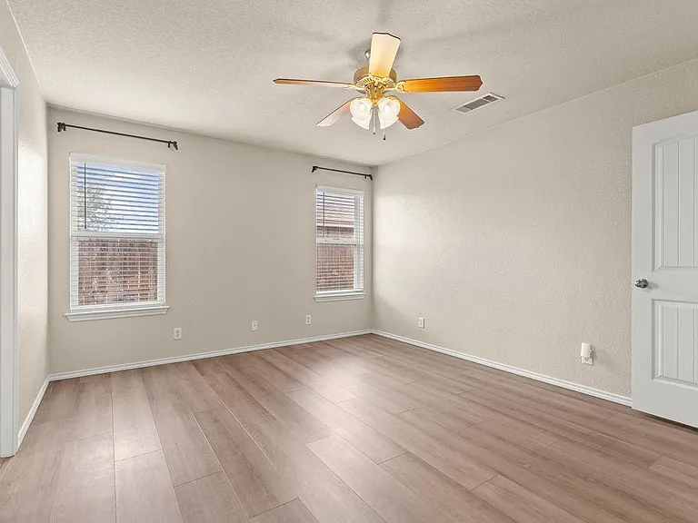 4703 Stonehaven Dr — Photo 20