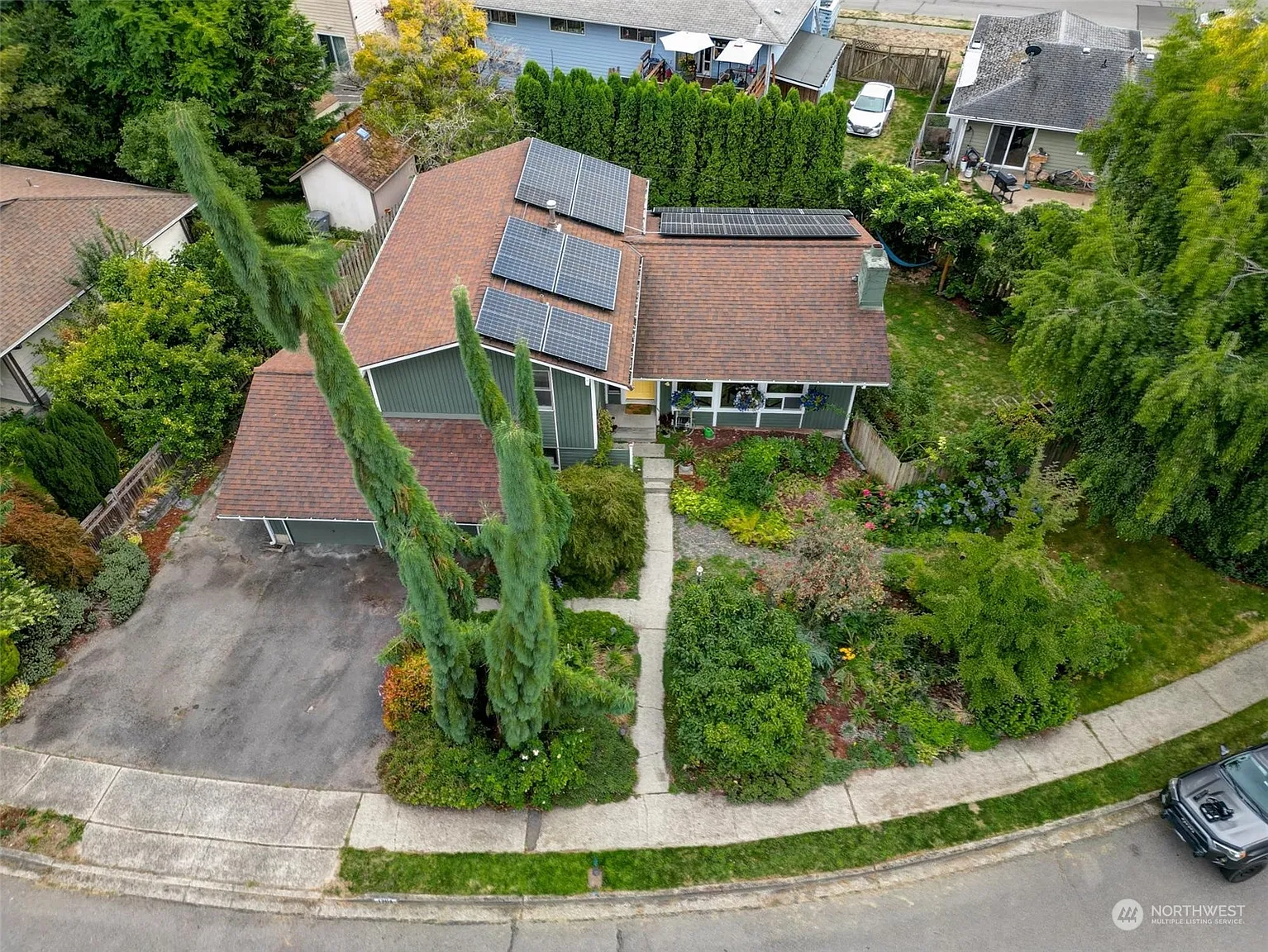 1704 Whitman Avenue NE photo 1
