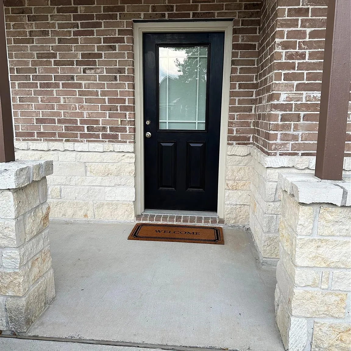 3 bed, 2.0 bath, 1626 sqft, $2,185 — Photo 2