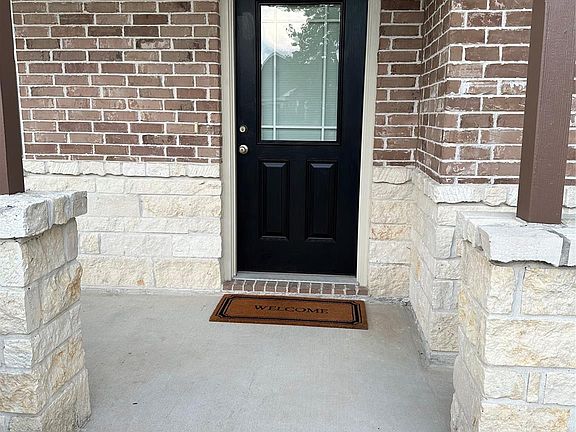 2nd image of 984 Arbor Gln