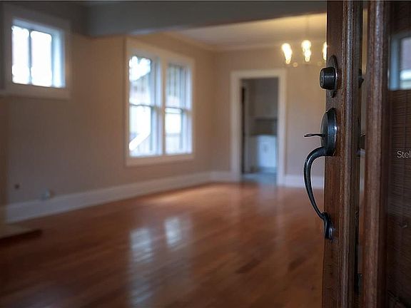 3rd image of 202 W Fern St
