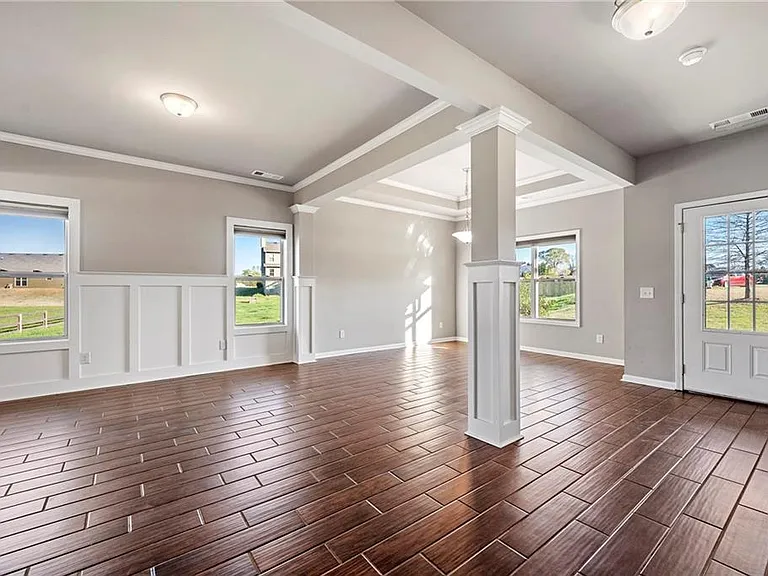 540 Brookside Ln — Photo 16