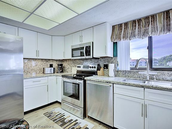 4th image of 4989 Casablanca Cir #J-1