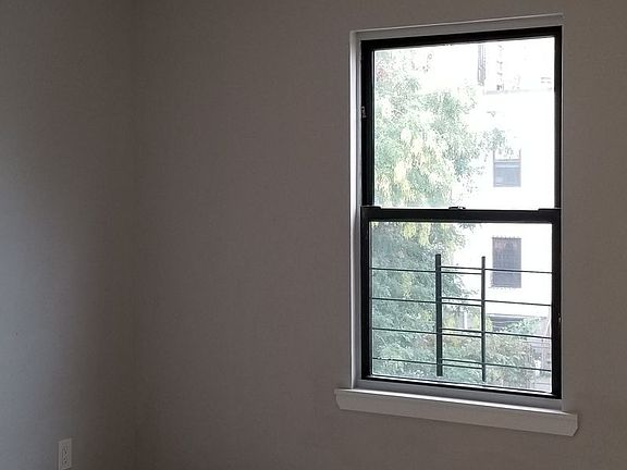 5th image of 686 Lexington Ave #3A