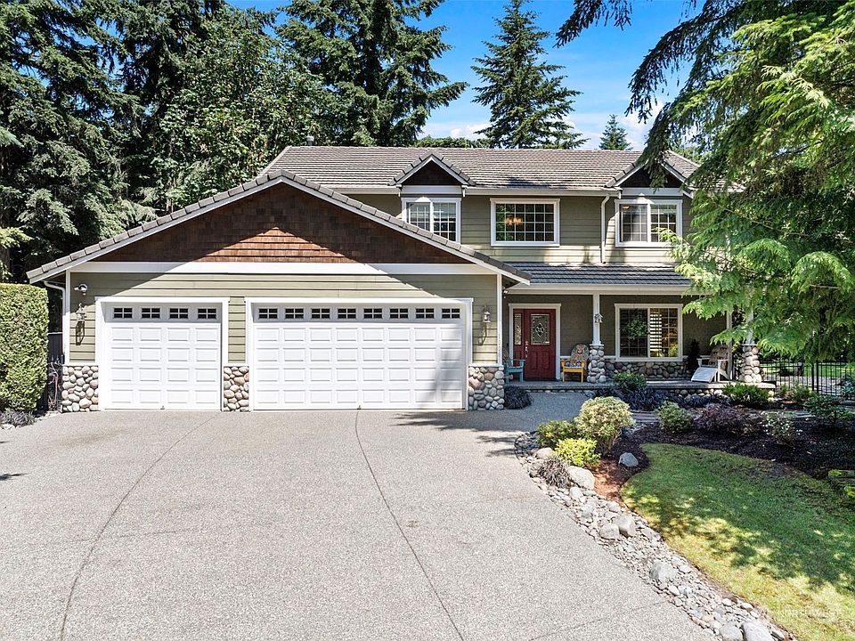 1st image of 1006 NE Mount Ellinor Court