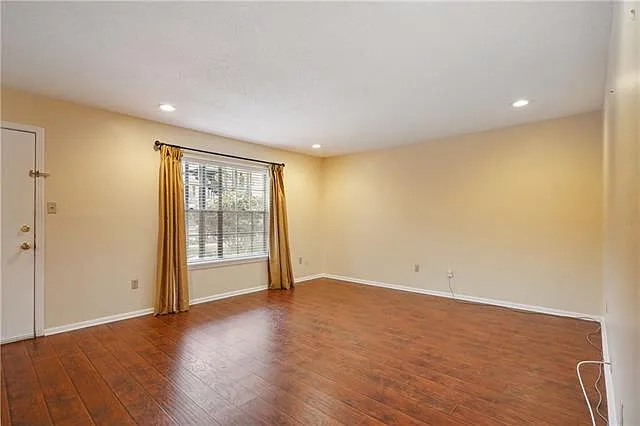 2716 Whitney Pl #425 — Photo 8