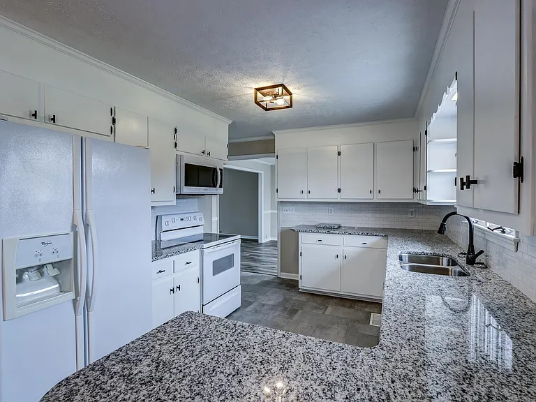 4295 Everett Rd — Photo 29