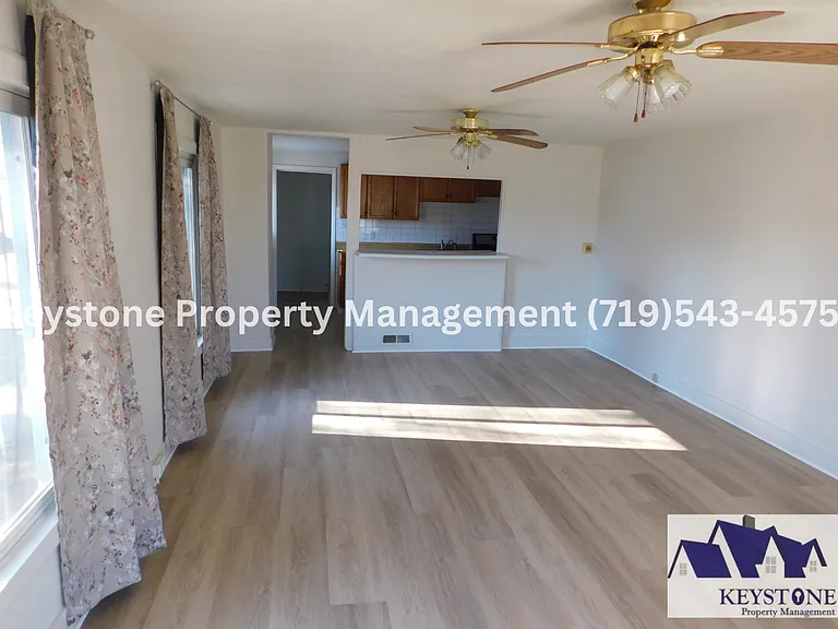 706 W Adams Ave — Photo 2
