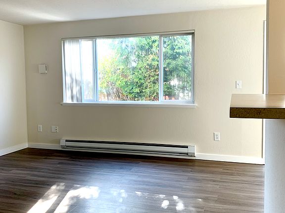 4th image of 12536 Greenwood Ave N #2