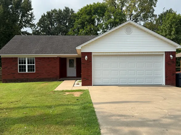 614 E 22nd St, Russellville, AR 72802